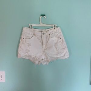 American Eagle white distressed jean short